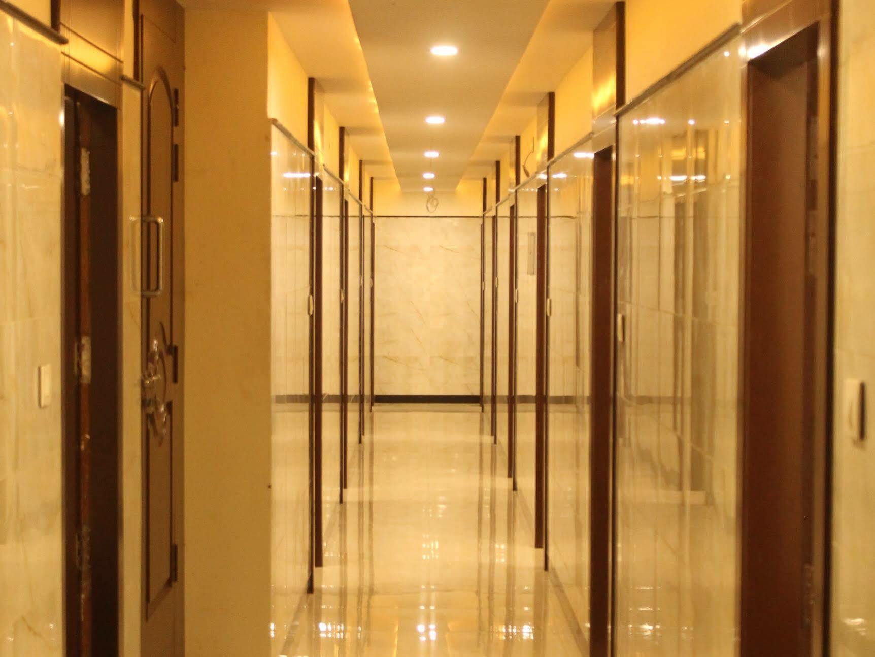 Hotel O Vb Grand Visákhapatnam Kültér fotó