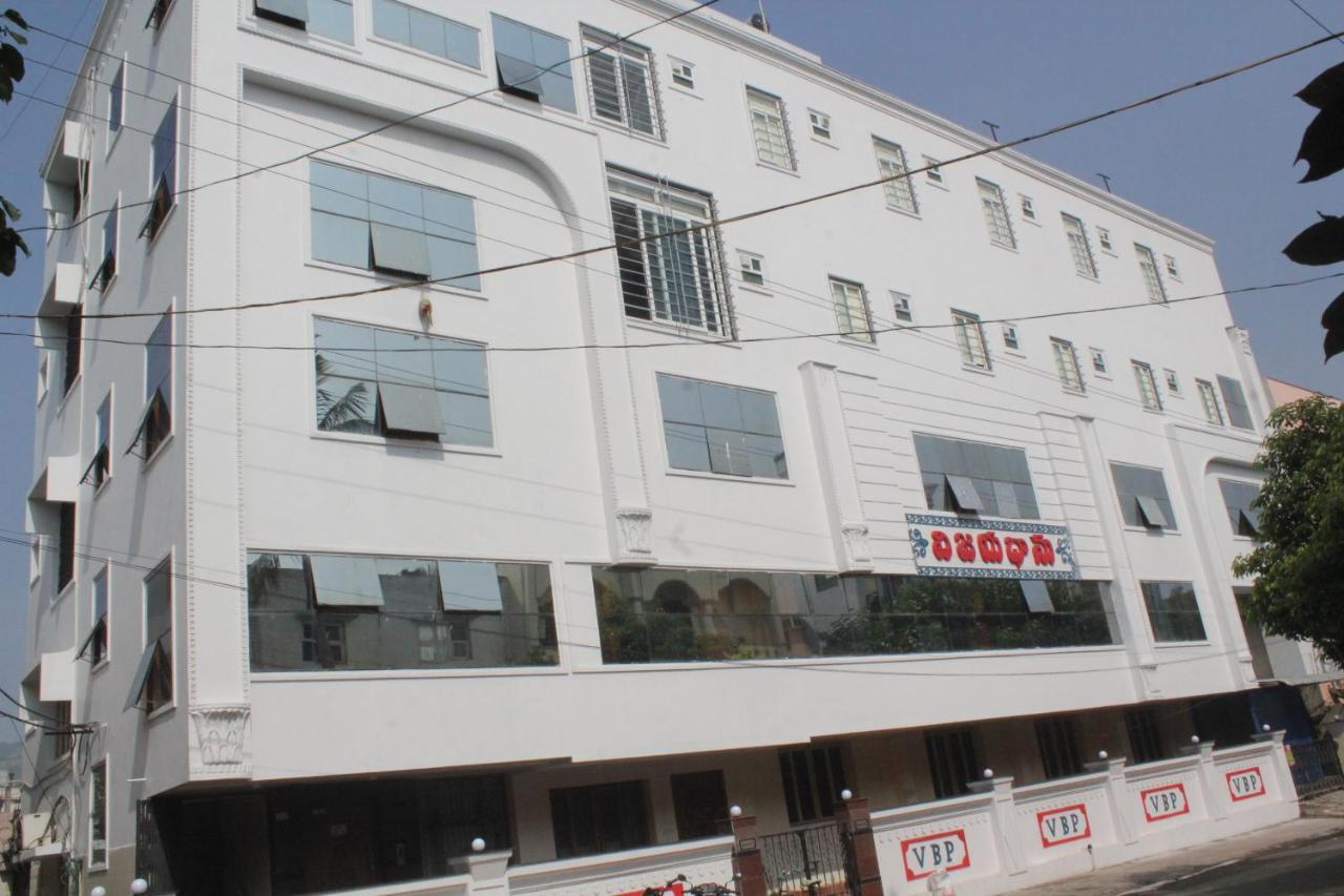 Hotel O Vb Grand Visákhapatnam Kültér fotó